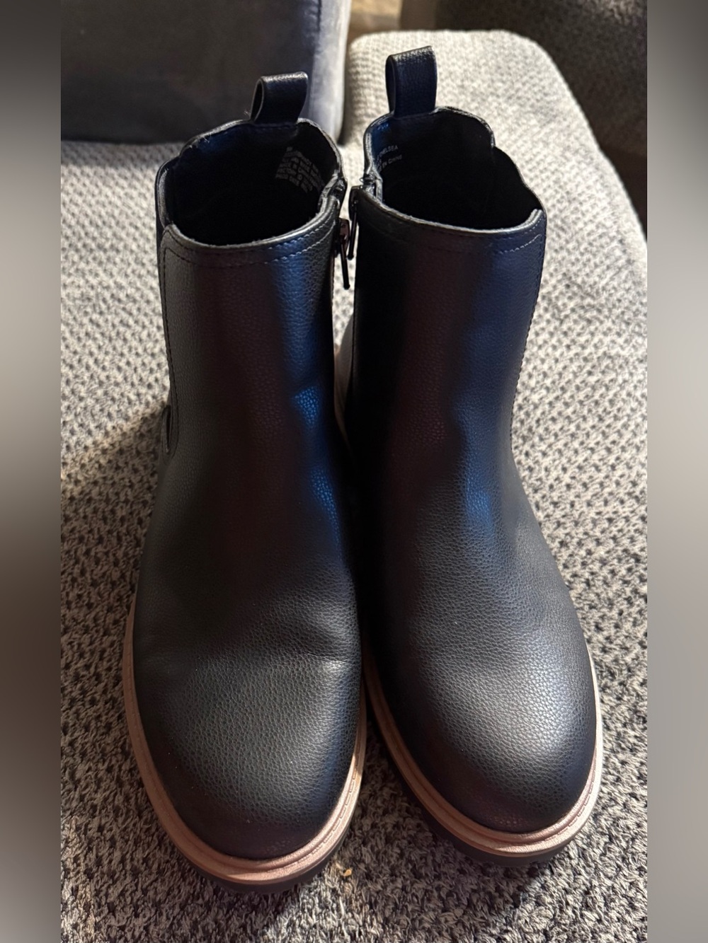 Womens Black  Chelsea Boots - Sleek Slip-On Style